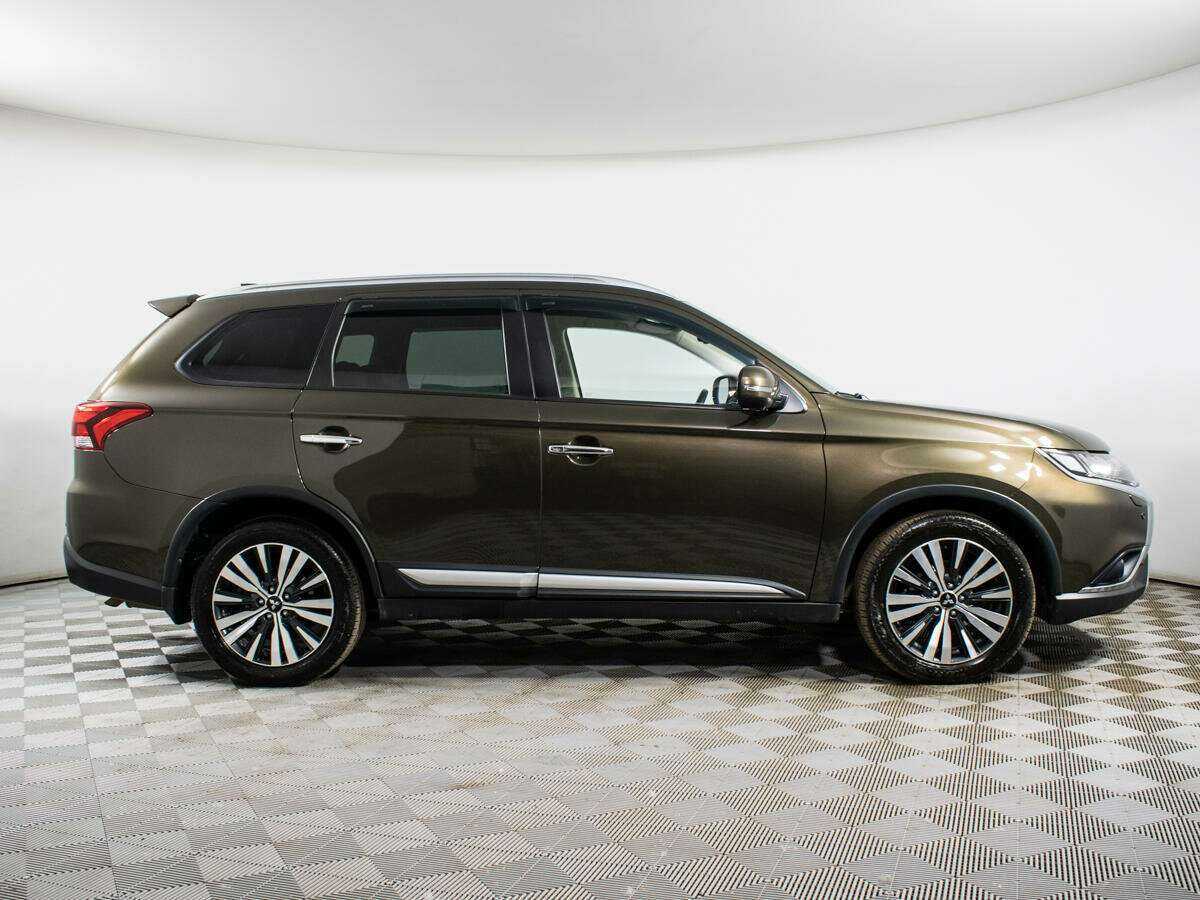 Купить Mitsubishi Outlander, 2018, 113 000 км.. Посмотреть фото