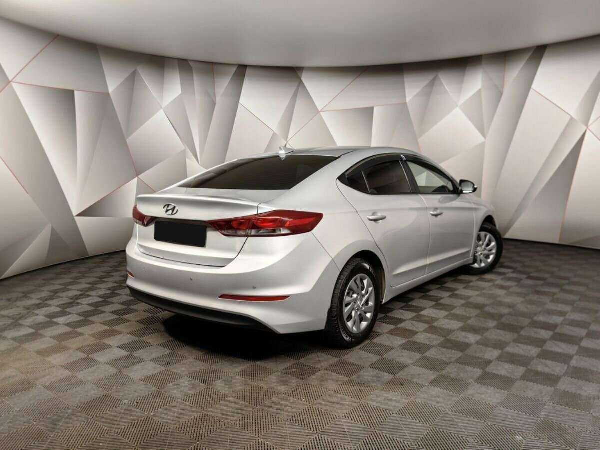 Купить Hyundai Elantra, 2018, 191 898 км.. Посмотреть фото