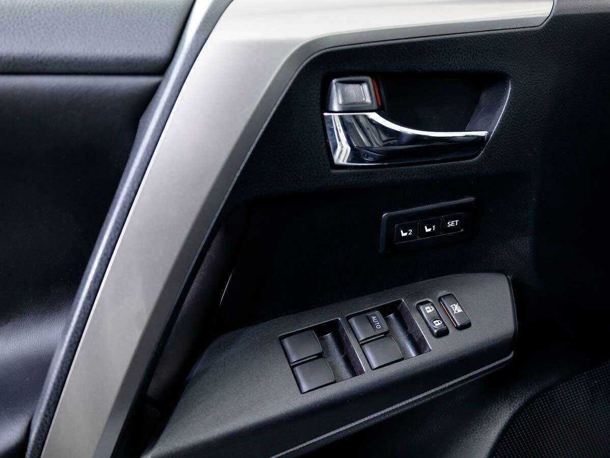 Купить Toyota RAV4, 2018, 98 863 км.. Фото: #17