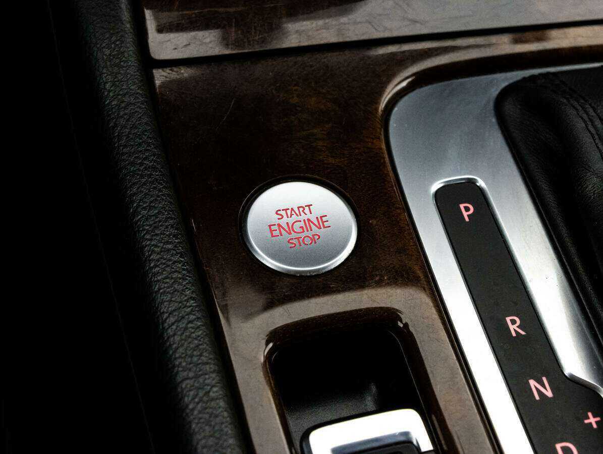 Купить Volkswagen Touareg, 2012, 229 375 км.. Фото: #13