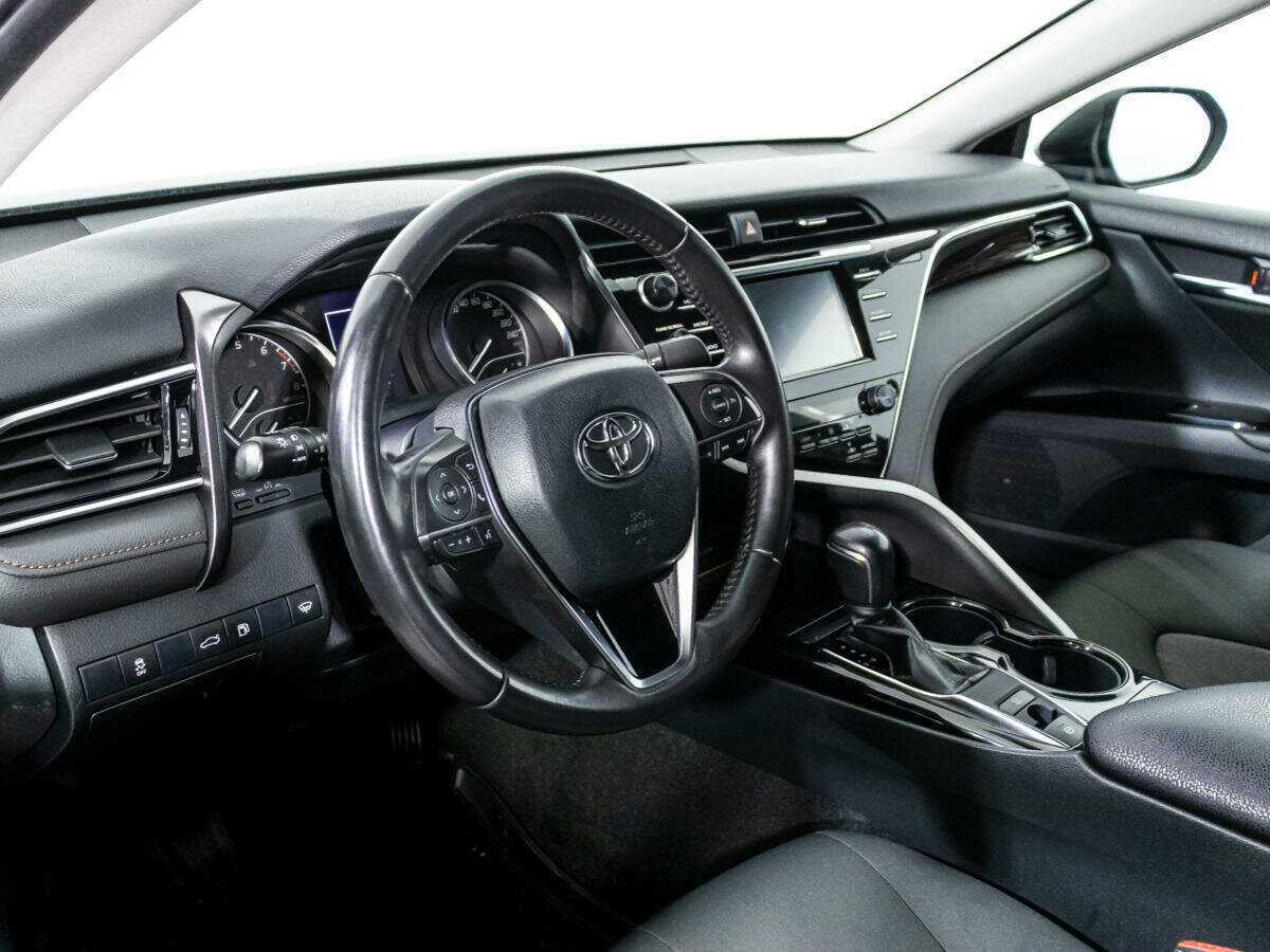 Купить Toyota Camry, 2018, 129 599 км.. Фото: #10