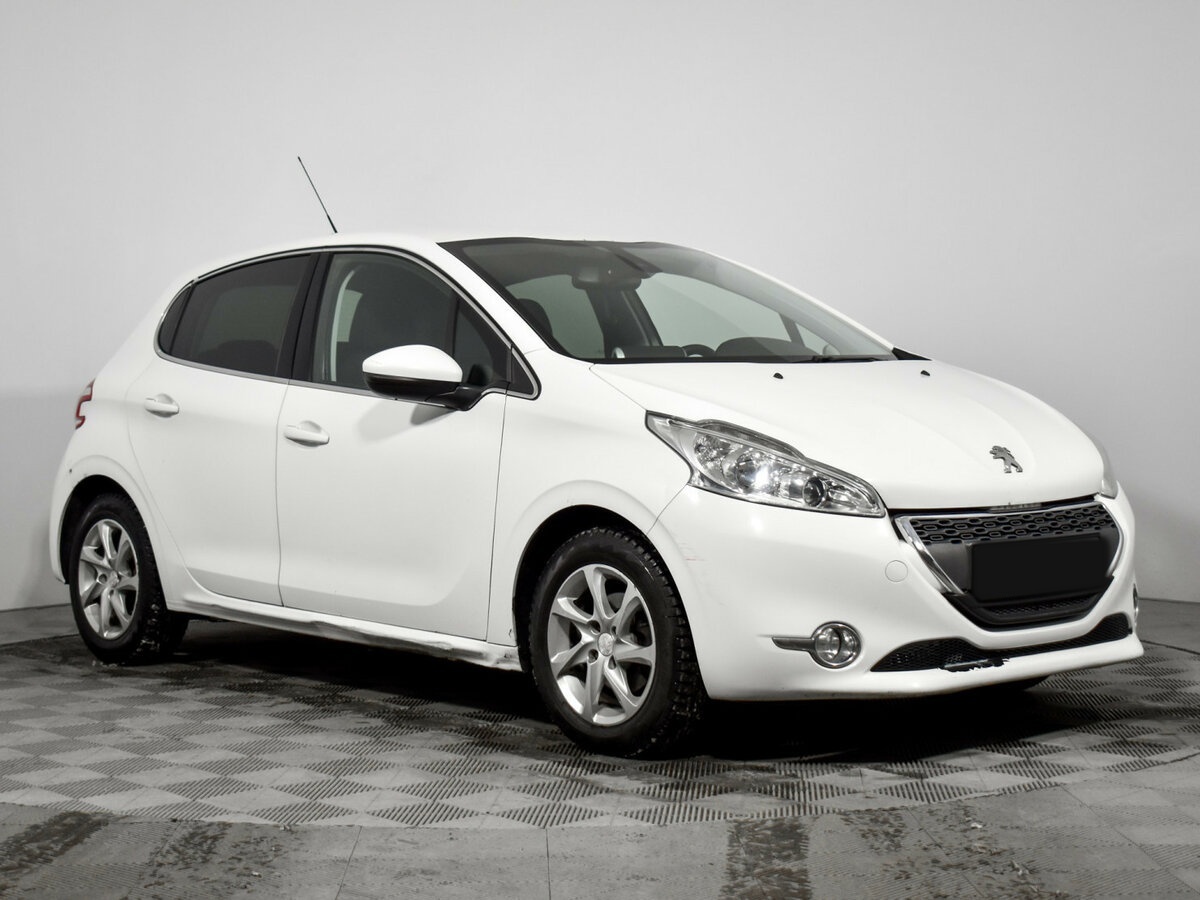 Купить Peugeot 208, 2013, 190 000 км.. Фото: #2