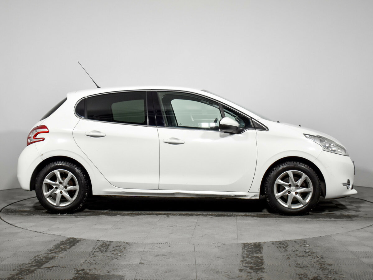 Купить Peugeot 208, 2013, 190 000 км.. Фото: #3